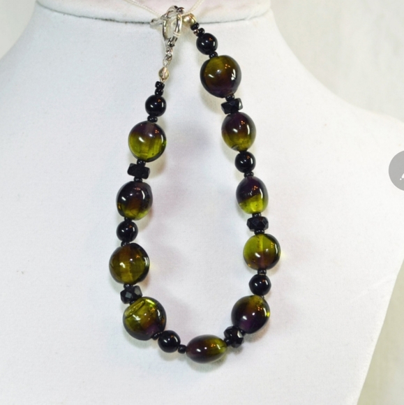 Beautiful Handmade Beaded Bracelet - Picture 2 of 6